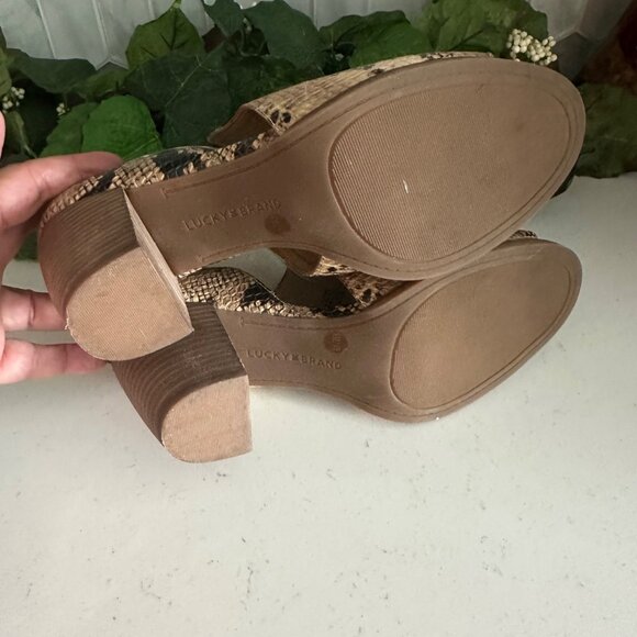 Lucky Brand Womens Snakeskin Textured Peep Toe Block Heel Sandals Size 9M - Picture 8 of 8